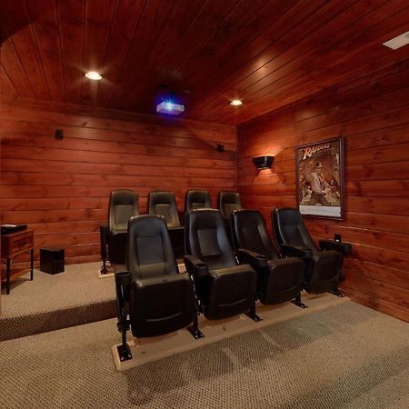 Knotty & Nice Holiday Home 개틀린버그 외부 사진
