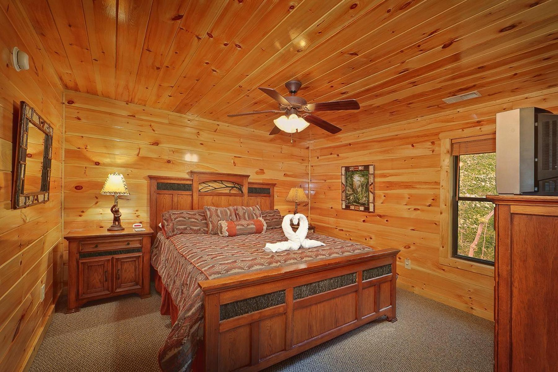Knotty & Nice Holiday Home 개틀린버그 외부 사진